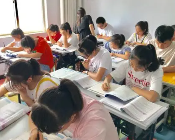 搬到山水间让孩子内行走中读懂家园的厚重让乡土的根脉深植于心